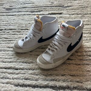 Nike 77 Blazer Mid